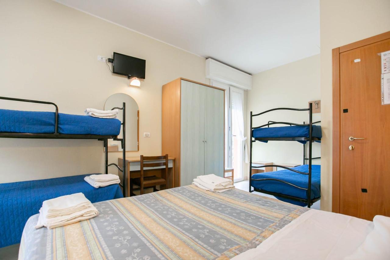 Hotel Valparaiso Rimini Exteriör bild
