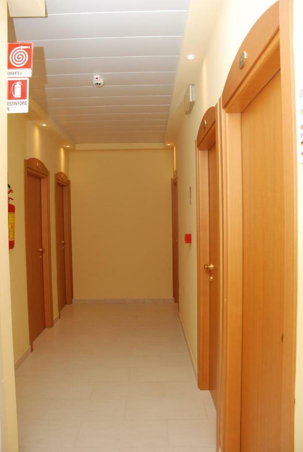 Hotel Valparaiso Rimini Exteriör bild